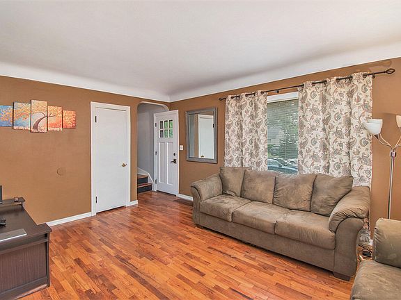 2nd image of 1035 Hoyt St SE