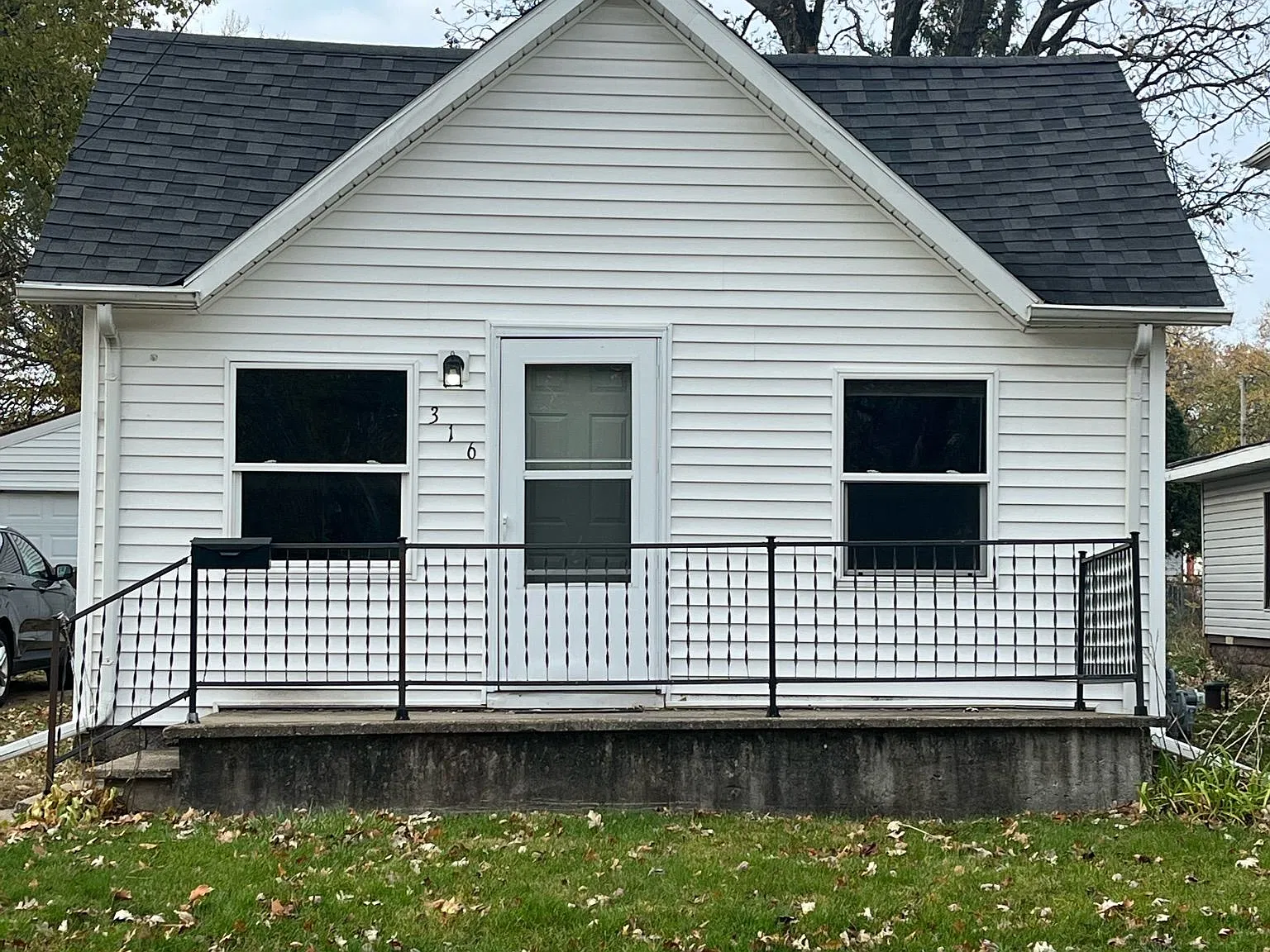 2 bed, 1.0 bath, $1,275 — Photo 1