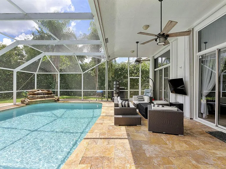 5431 NW 109th Ln — Photo 3