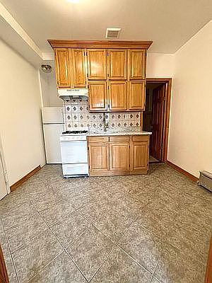 3rd image of 724 Leonard St #P