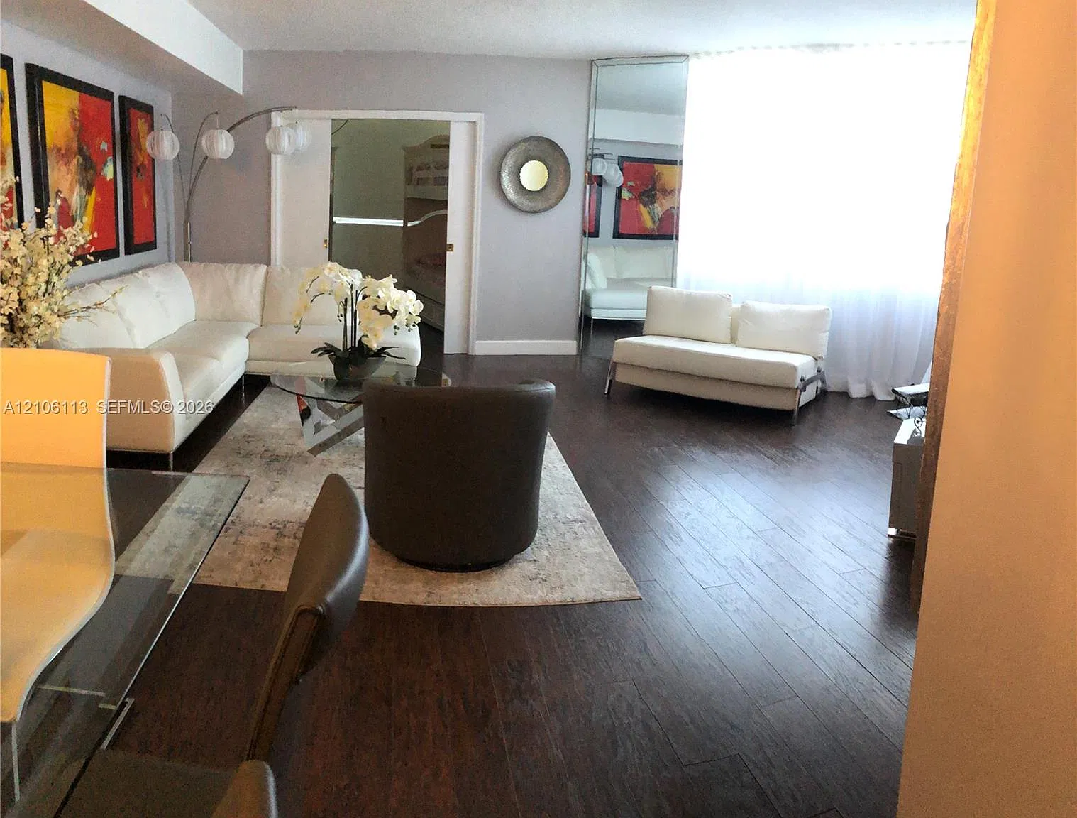 Four Ambassadors Condo Ph — Photo 3