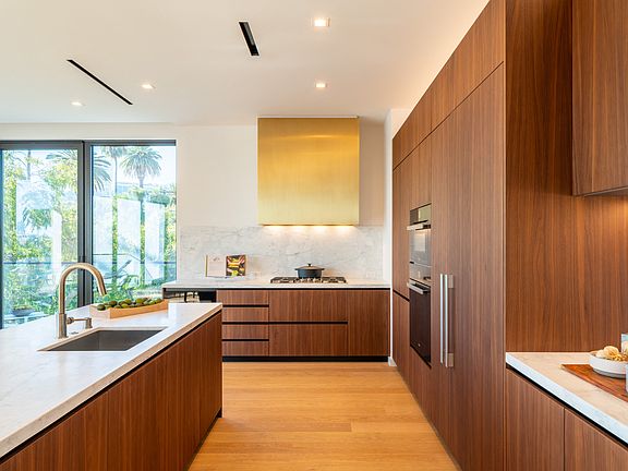 5th image of 702 N Doheny Dr #Penthouse 2
