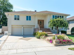 2500 Harbor Ln, Bellmore, NY 11710