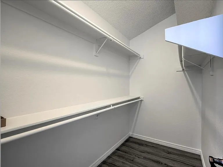 7618 Halleys Dr — Photo 14