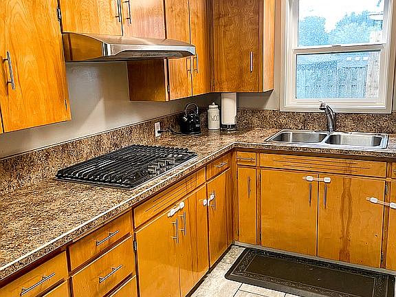 5th image of 455 NE Chambers Ct