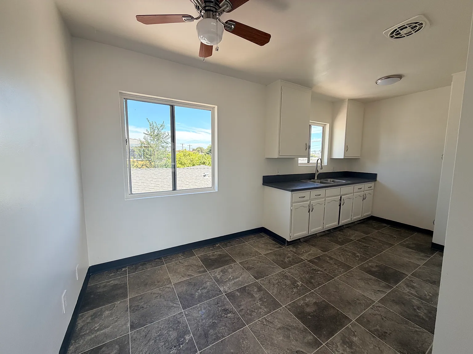 2 bed, 600 sqft, $2,200 — Photo 2