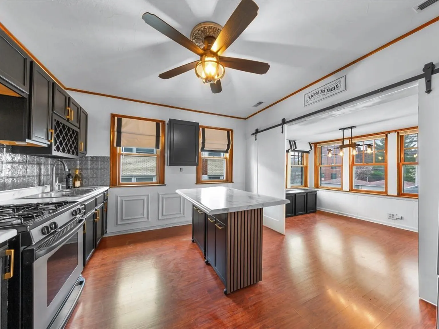 3 bed, 1300 sqft, $3,000 — Photo 3