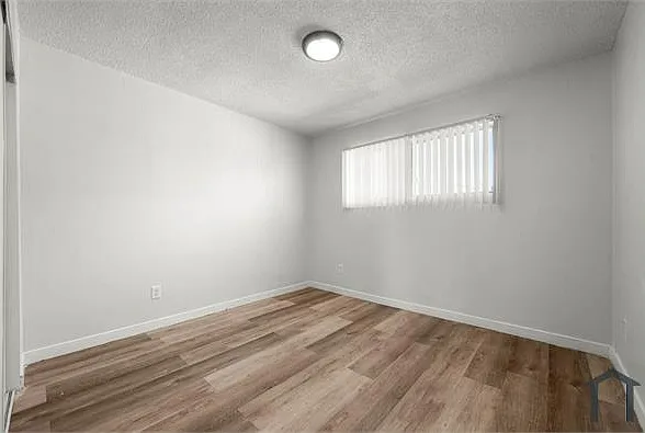 634 W 92nd St #13 — Photo 16