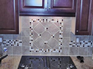 10 Poinsettia Ct, Baltimore, MD 21209