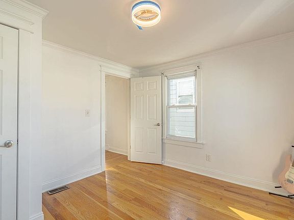 2nd image of 179 Hobart Ave
