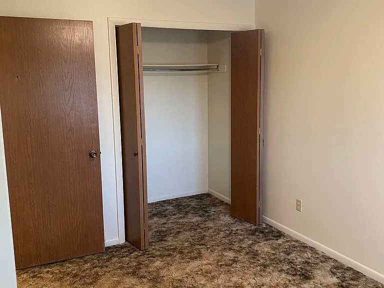 338 E Center St — Photo 24