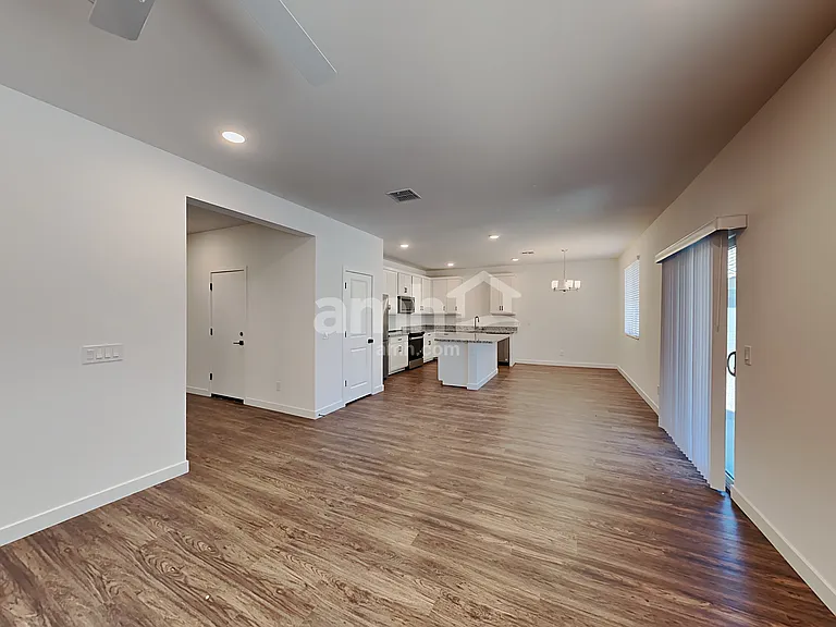 4137 S 105th Dr — Photo 5