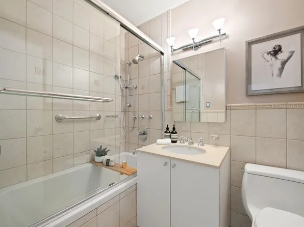 20 East 9th Street image 12 of 29