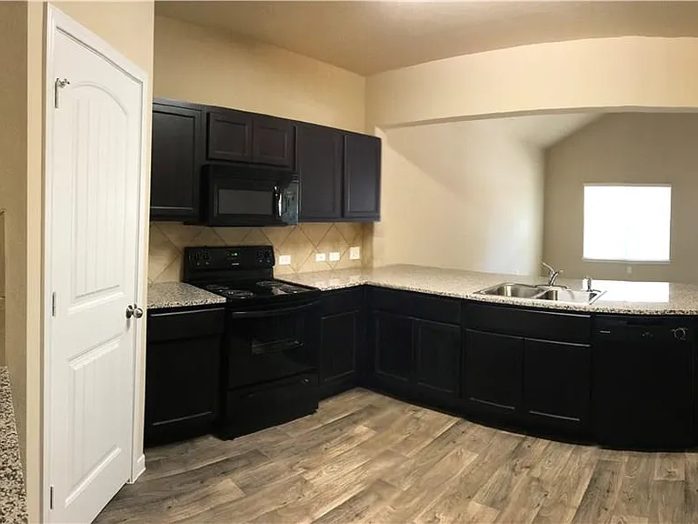 3201 Ortman Dr — Photo 27