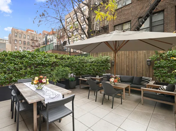 230 East 15th Street image 2 of 10