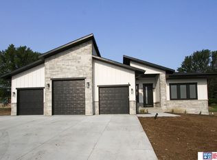 921 S 88th St, Lincoln, NE 68520