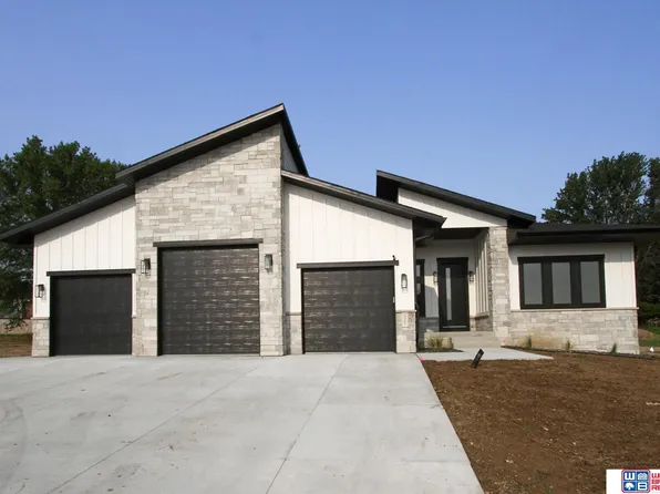 921 S 88th St, Lincoln, NE 68520
