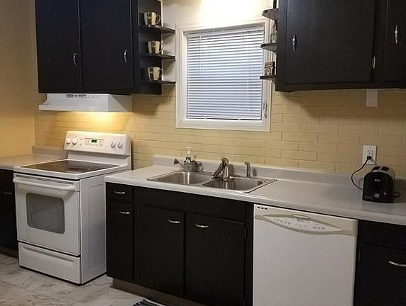 3rd image of 131 14th St NW