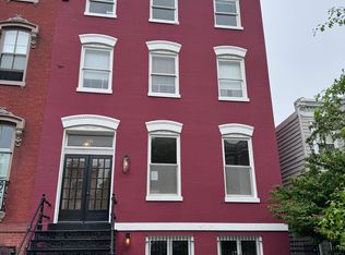 122 4th St SE APT 2, Washington, DC 20003