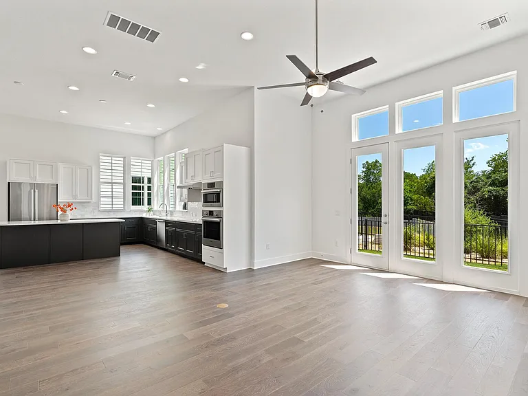 4503 Grassland Dr — Photo 3