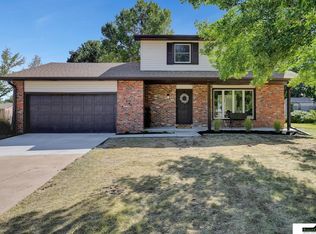 2445 Cheshire S, Lincoln, NE 68512