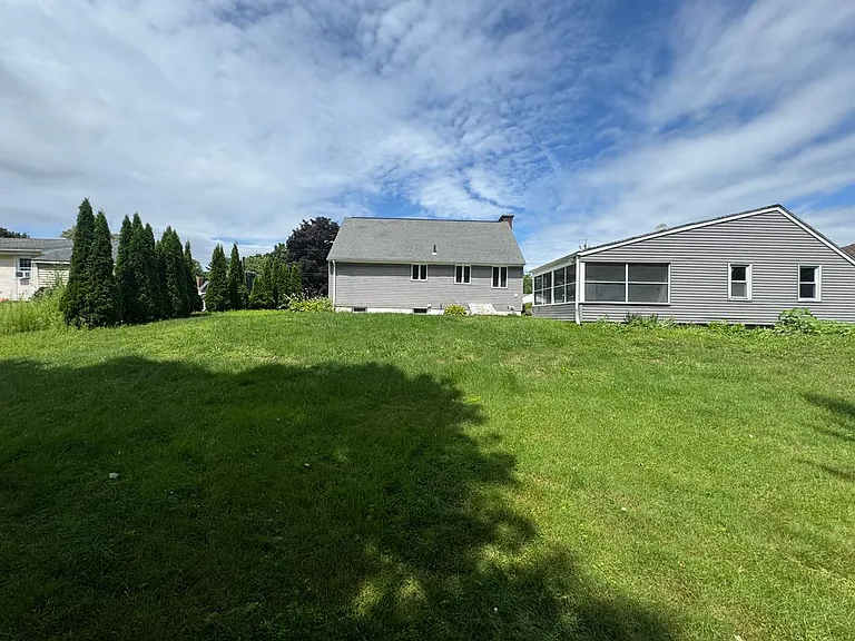 89 Florida Dr — Photo 19