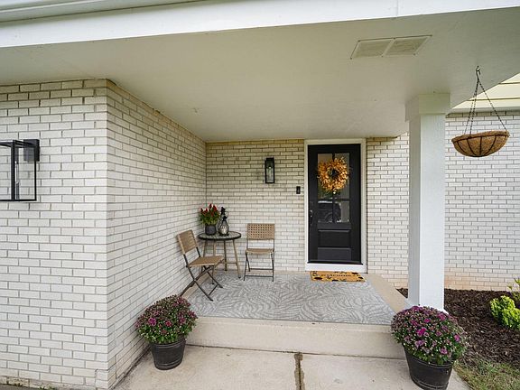 2nd image of 1324 W Portview DRIVE