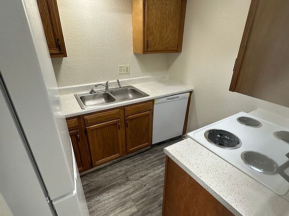 2nd image of 1700 SE Barlow Dr #39