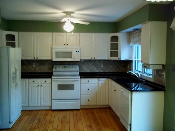 2nd image of 1098 Strathaven Ct E