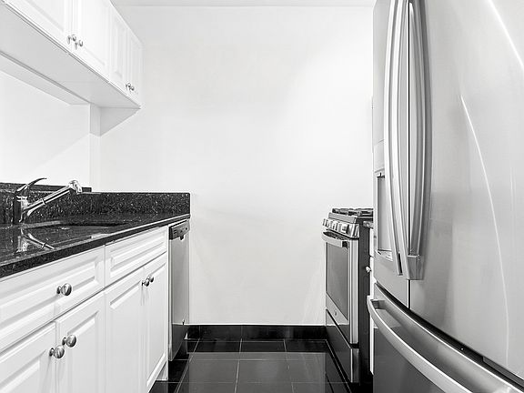 5th image of 60 W 23rd St APT 802