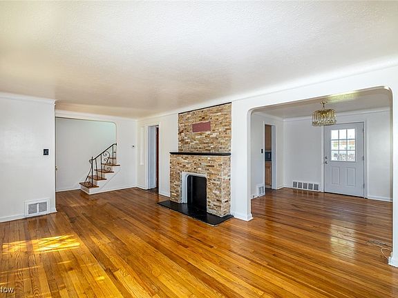 4th image of 17403 Stockbridge Ave