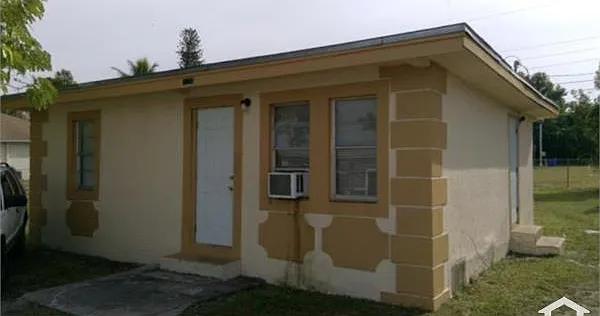 3304 Ellington Ct