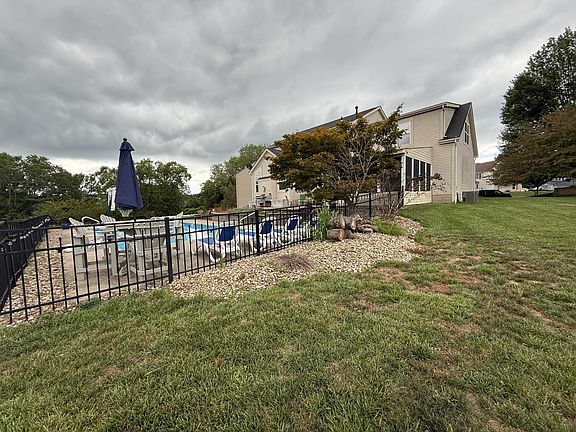 3rd image of 252 Park Trails Ct
