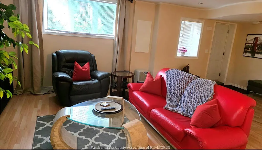 2 bed, $2,000 — Photo 4