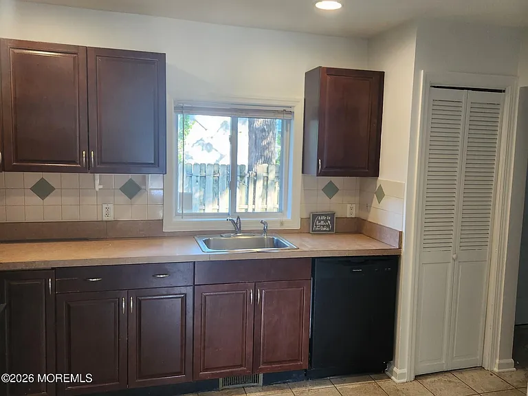 175 W Sylvania Ave — Photo 6