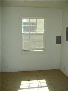3rd image of 317 Crater Ave