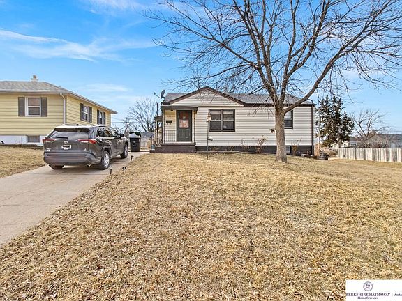 3rd image of 4852 S 51st St