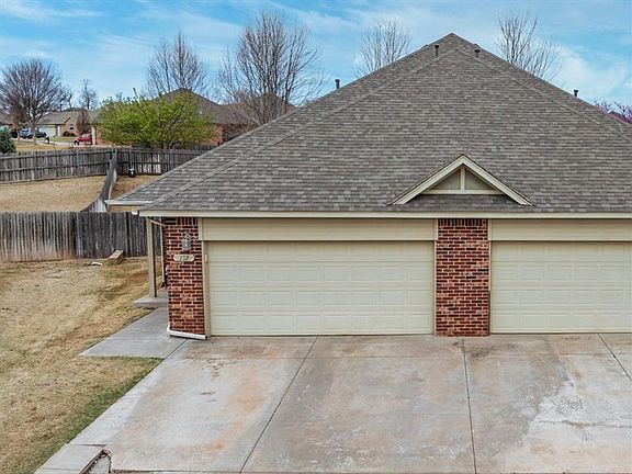 2nd image of 13821 Oxford Dr