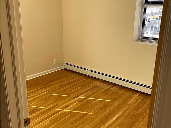 5th image of 1 Jefferson Ave APT A15
