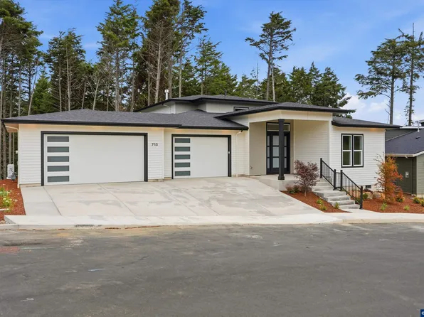 713 SE 42nd Pl, Newport, OR 97366