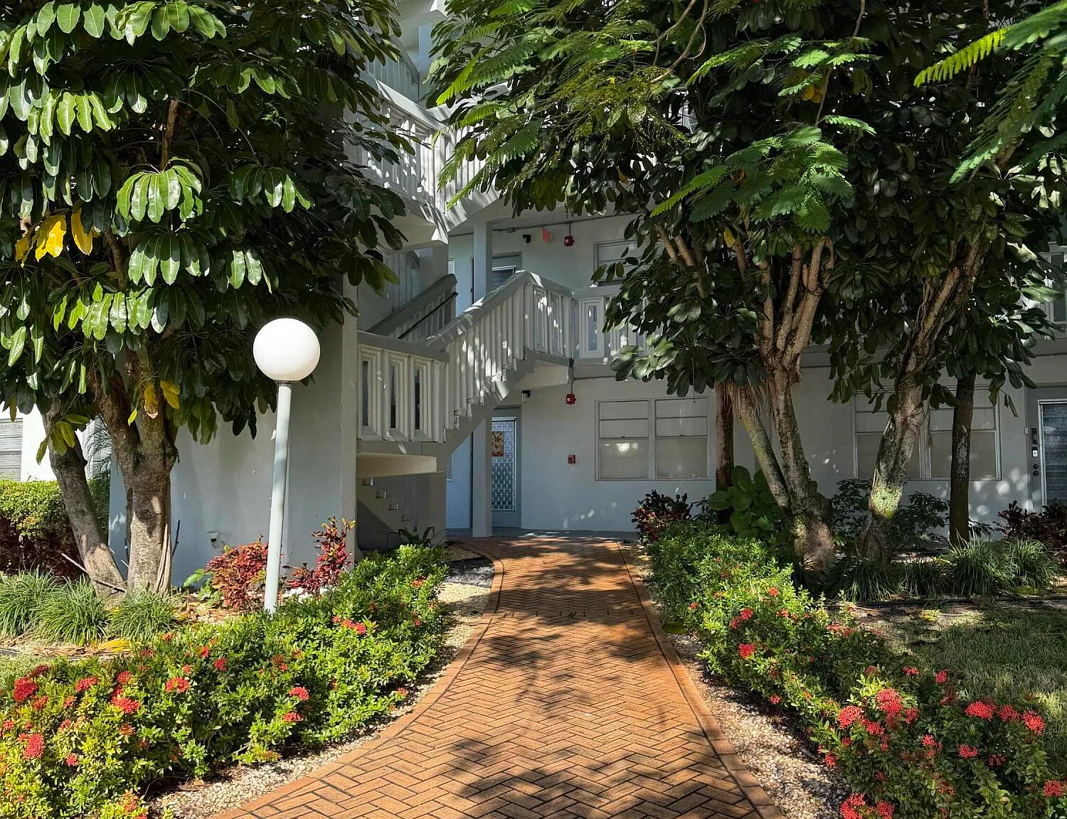 2 bed, 2.0 bath, 1156 sqft, $2,500 — Photo 1