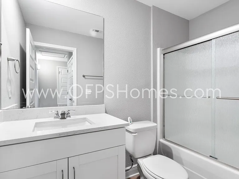 319 Carmel Dr #4 — Photo 25