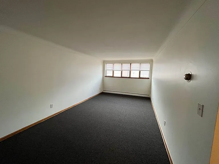 1310 Maryland Ave E — Photo 6
