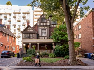 143 Maclaren St #2, Ottawa, ON K2P 0K8