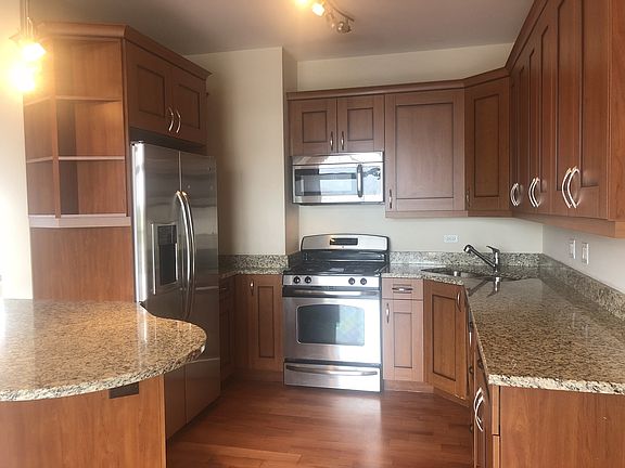 4th image of 6957 N Greenview Ave #1444-48