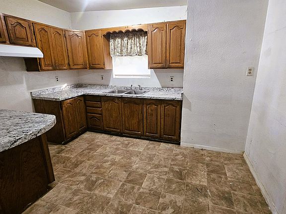 5th image of 11693 Fort Worth St