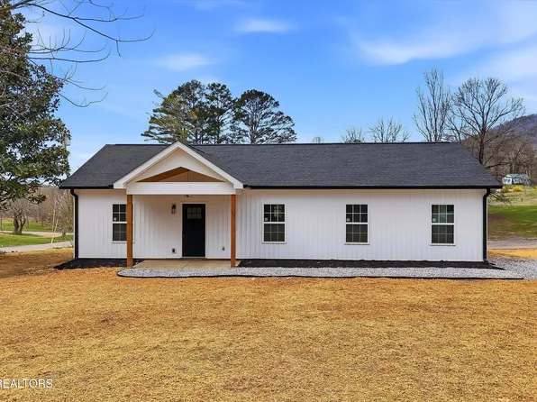 211 Morris St, Harriman, TN 37748