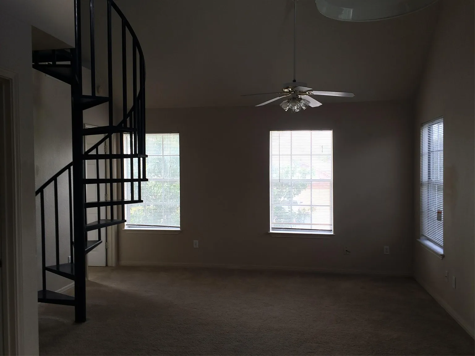 2 bed, 2.0 bath, 825 sqft, $1,275 — Photo 3