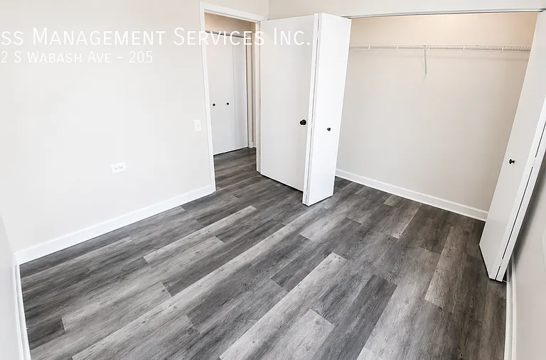4752 S Wabash Ave #205 — Photo 6
