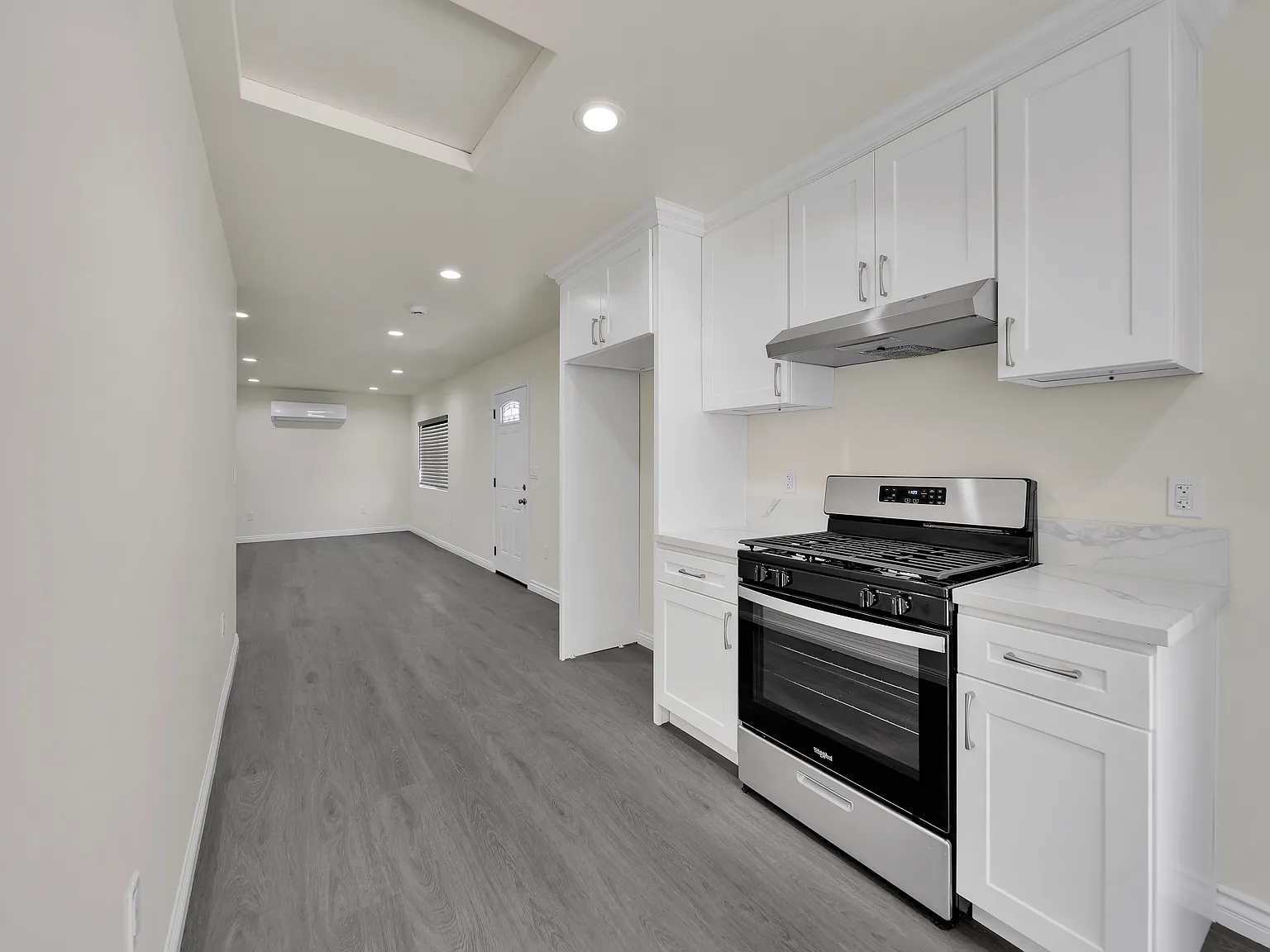 2 bed, 850 sqft, $5,000 — Photo 2